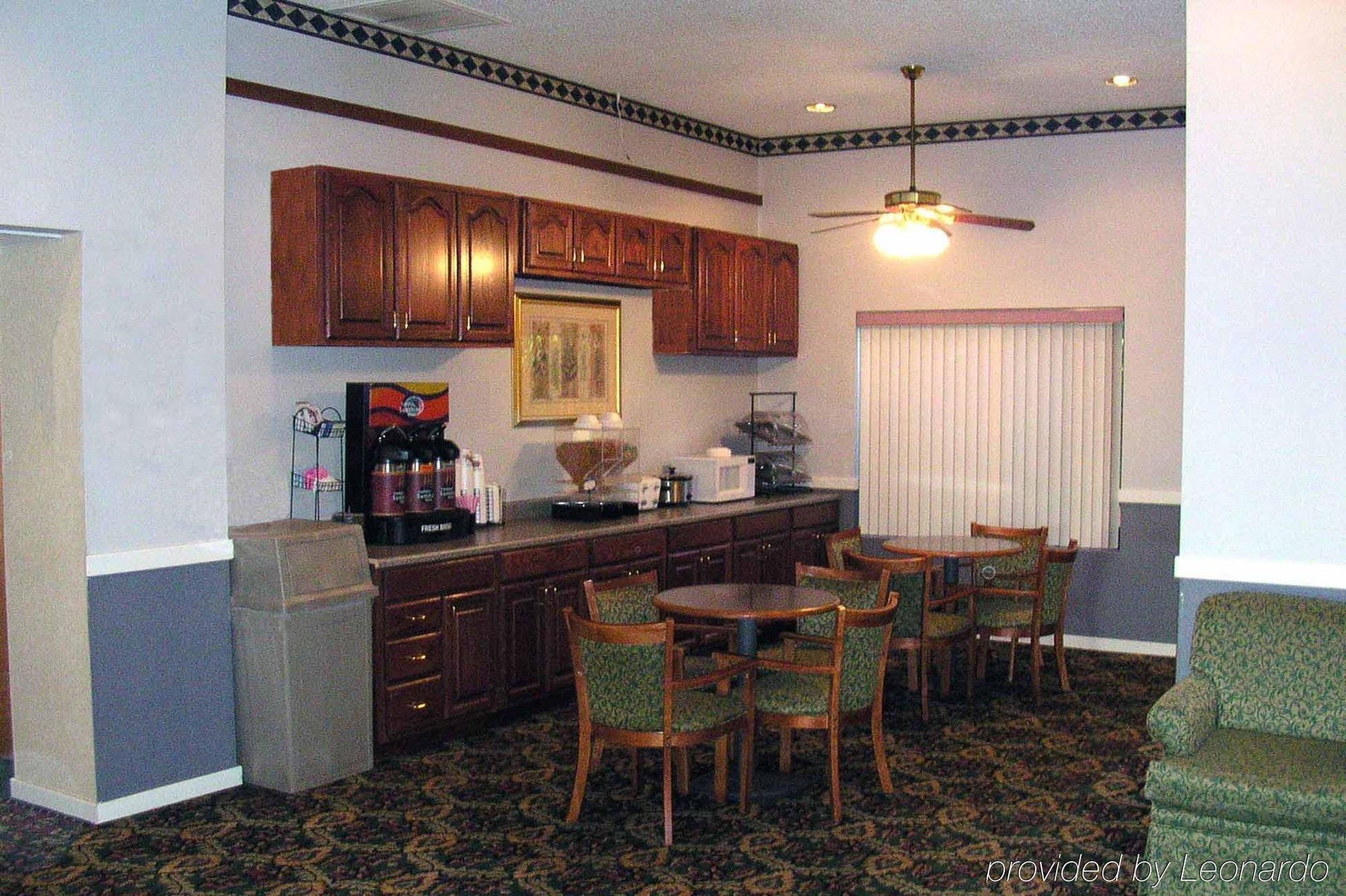 Quality Inn Rochester South Restaurant photo
